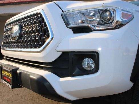 Used 2019 Toyota Tacoma TRD Off-Road RWD image 4