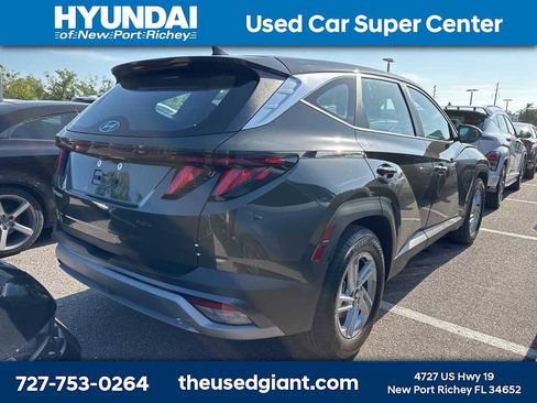Used 2025 Hyundai Tucson SE image 3
