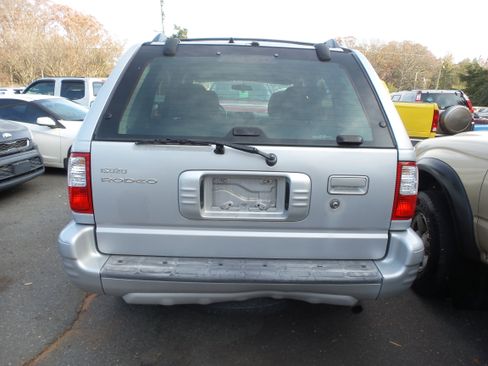Used 2001 Isuzu Rodeo S image 4