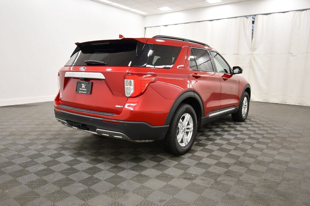 Used 2020 Ford Explorer XLT w/ Equipment Group 202A AWD/4WD image 8