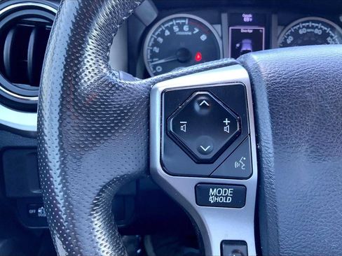 Used 2019 Toyota Tacoma SR5 AWD/4WD image 20