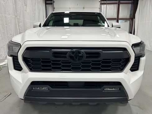 Used 2026 Toyota Tacoma TRD Off-Road AWD/4WD image 2