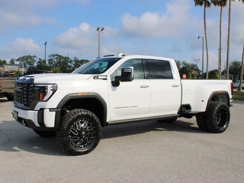 Used 2024 GMC Sierra 3500 Denali Ultimate AWD/4WD image 5