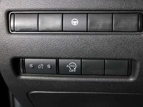 Certified 2023 Nissan Rogue SV FWD image 24