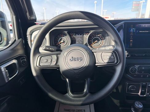 Used 2025 Jeep Gladiator Sport image 14