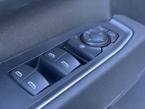 Used 2025 Chevrolet Silverado 2500 LT w/ Convenience Package image 22