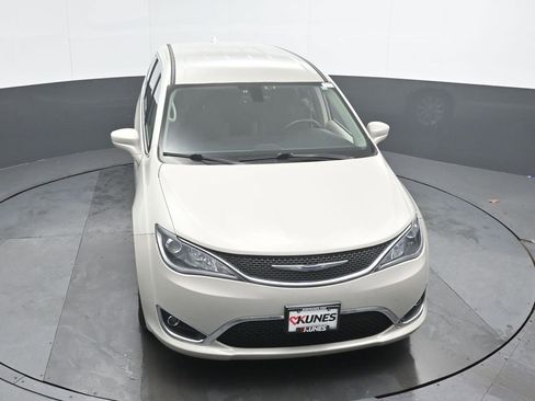 Used 2019 Chrysler Pacifica Touring Plus w/ Cold Weather Group image 37