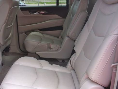 Used 2017 Cadillac Escalade ESV Premium Luxury AWD/4WD image 31
