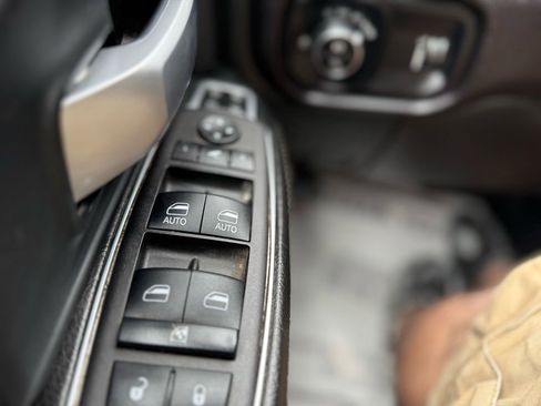 Used 2024 RAM 3500 Big Horn w/ Sport Appearance Package image 33