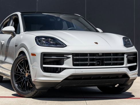 Certified 2025 Porsche Cayenne E-Hybrid Coupe image 9