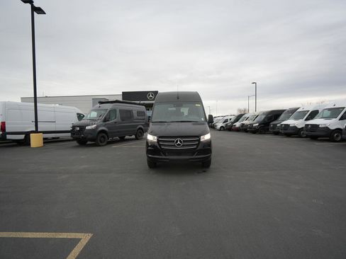 Used 2024 Mercedes-Benz Sprinter 2500 image 2