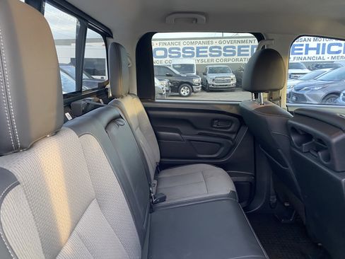 Used 2021 Nissan Titan S image 22