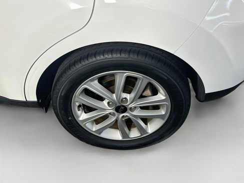 Used 2019 Kia Soul + FWD image 11