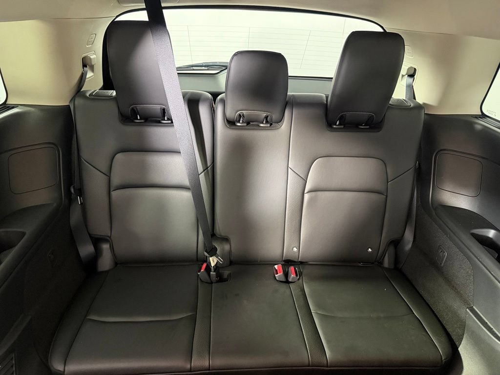 Used 2025 Nissan Pathfinder SL FWD image 21