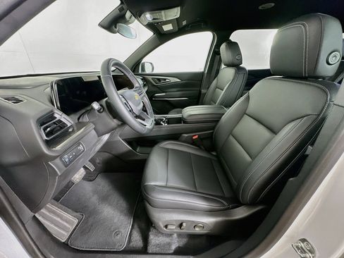 Used 2026 Chevrolet Traverse LT FWD image 13