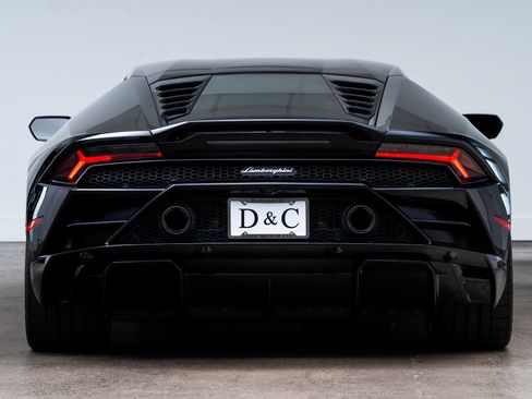 Used 2022 Lamborghini Huracan EVO RWD image 12
