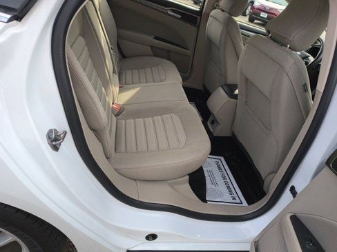 Used 2018 Ford Fusion SE image 16