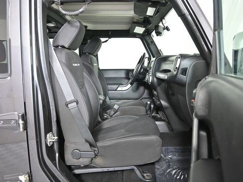 Used 2018 Jeep Wrangler Unlimited Rubicon w/ Dual Top Group AWD/4WD image 15
