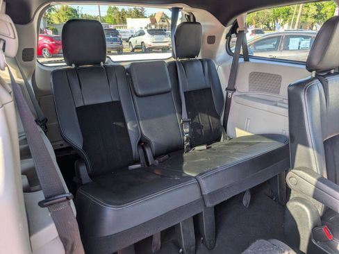 Used 2018 Dodge Grand Caravan SXT image 13