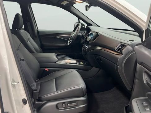 Used 2025 Honda Passport EX-L image 13