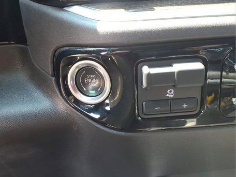 Used 2025 Chevrolet Silverado 1500 LT Trail Boss w/ Convenience Package II AWD/4WD image 15