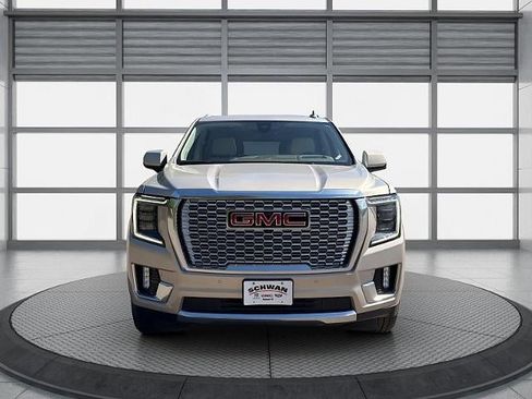 Used 2022 GMC Yukon Denali w/ Denali Premium Package AWD/4WD image 9