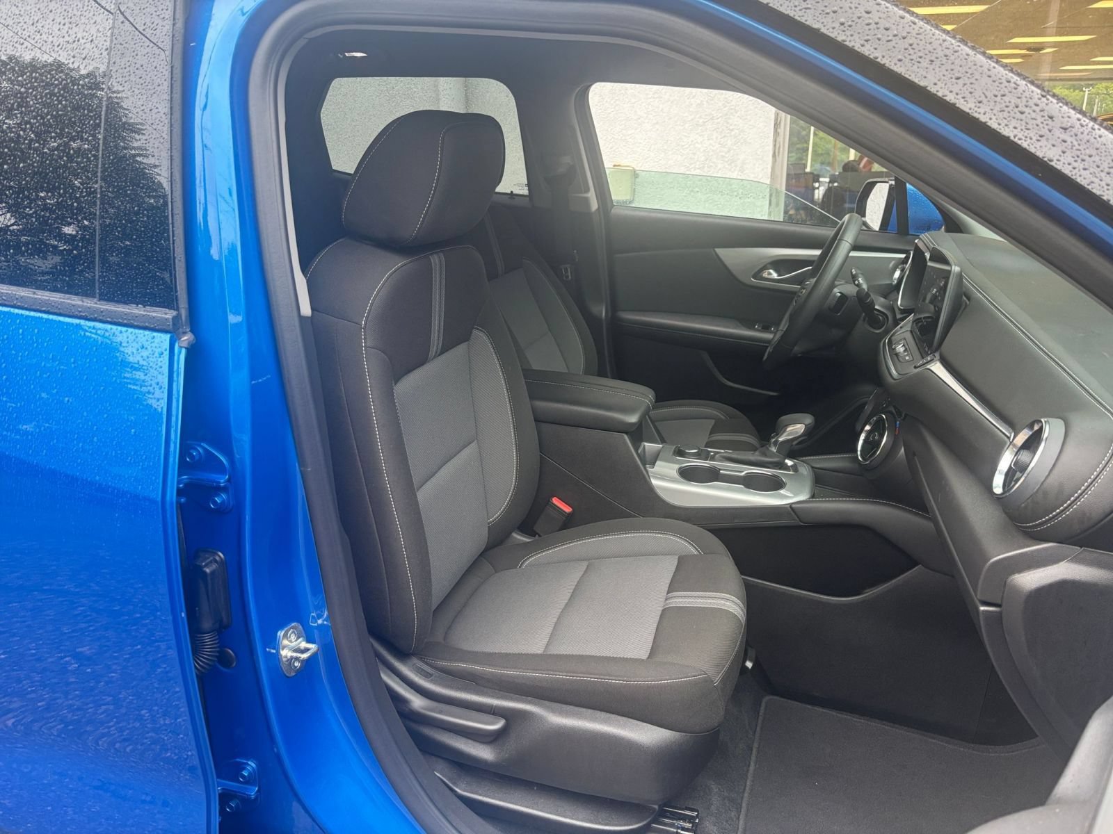 Used 2025 Chevrolet Blazer LT FWD image 27