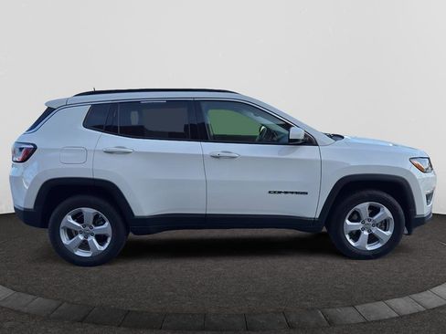Used 2019 Jeep Compass Latitude AWD/4WD image 4