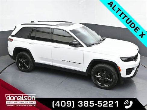 Used 2023 Jeep Grand Cherokee Altitude image 17