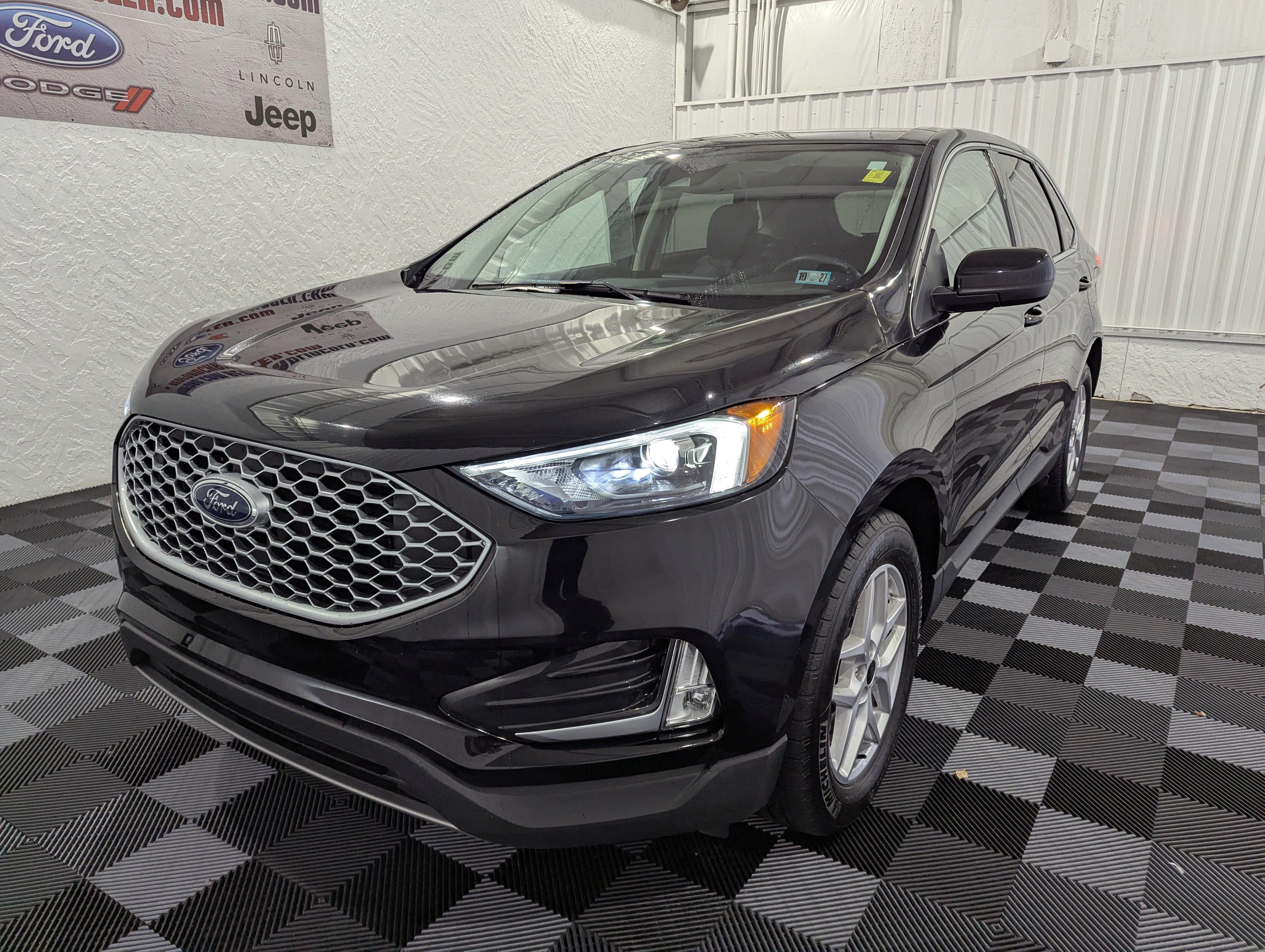Used 2024 Ford Edge SEL w/ Convenience Package AWD/4WD image 3
