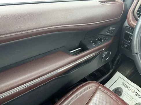 Used 2023 Ford Expedition Limited AWD/4WD image 12