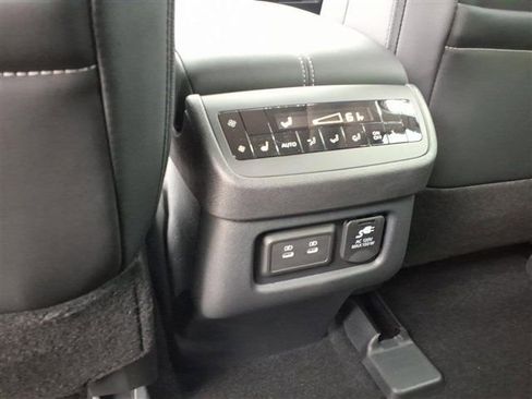 New 2026 Nissan Pathfinder Platinum image 28