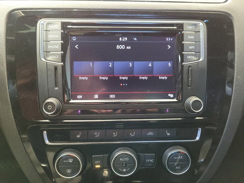 Used 2018 Volkswagen Jetta SEL FWD image 25