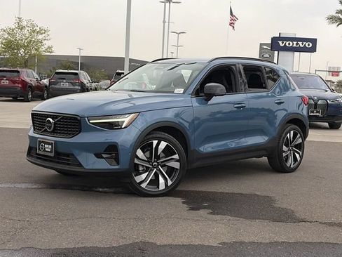 Used 2023 Volvo XC40 B5 Ultimate AWD/4WD image 2
