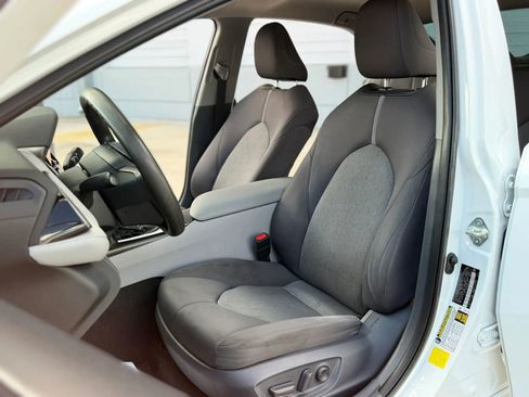 Used 2021 Toyota Camry LE image 18