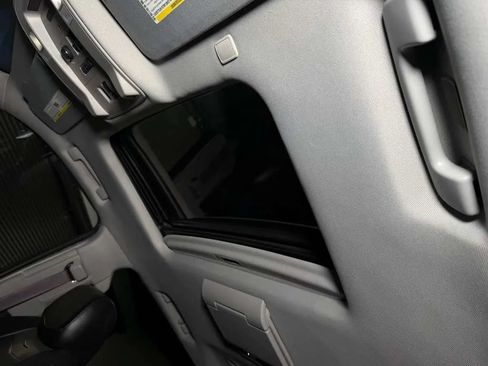 Used 2017 Cadillac Escalade ESV Premium Luxury RWD image 35