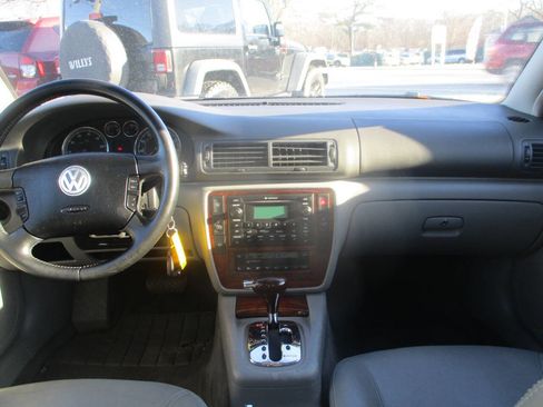 Used 2004 Volkswagen Passat GLX image 8