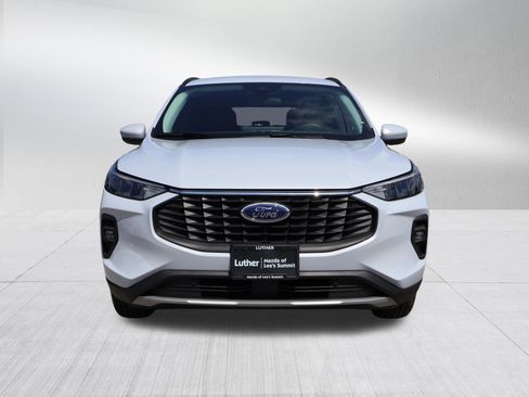 Used 2025 Ford Escape SE FWD image 2