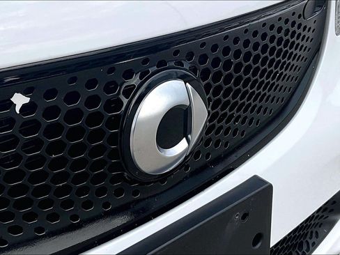 Used 2016 smart fortwo passion RWD image 29