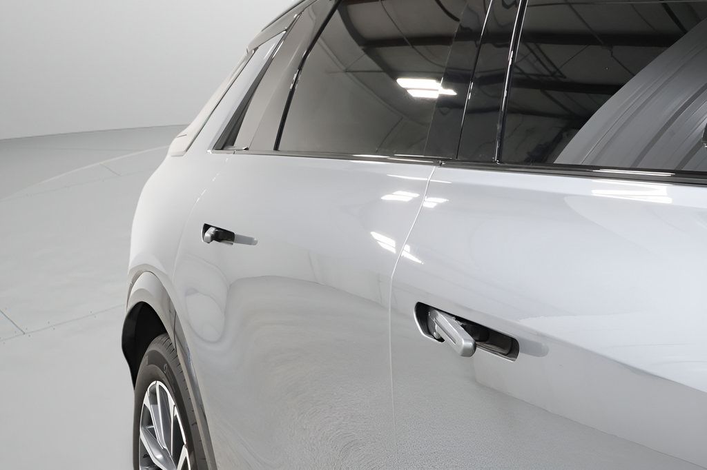Used 2024 Cadillac Lyriq Sport AWD/4WD image 37
