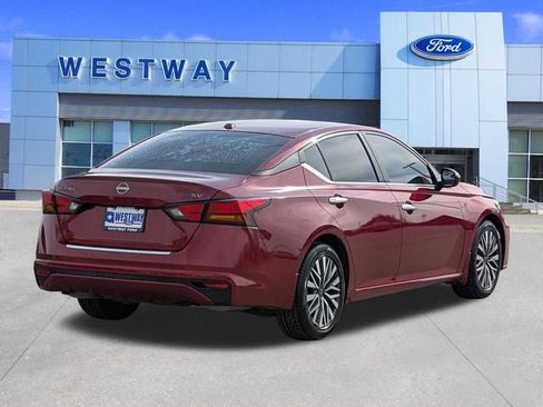 Used 2023 Nissan Altima 2.5 SV image 4