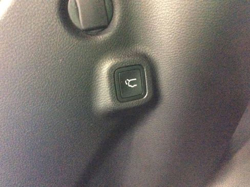 Used 2024 Jeep Compass Limited w/ Elite Group image 6