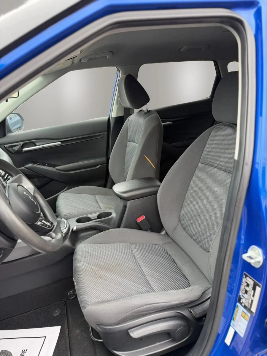Used 2023 Kia Seltos LX AWD/4WD image 11