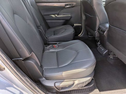 Used 2023 Toyota Highlander Limited AWD/4WD image 19