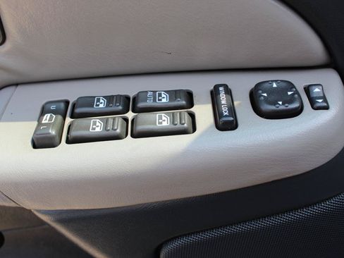 Used 2002 Chevrolet Suburban LS RWD image 18