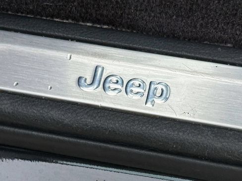 Used 2016 Jeep Grand Cherokee Overland w/ Advanced Technology Group AWD/4WD image 35