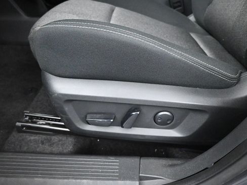 Certified 2025 Nissan Rogue SV AWD/4WD image 10