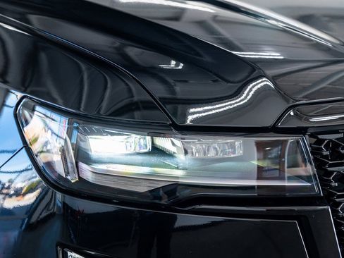 Used 2022 Cadillac Escalade Premium Luxury image 19