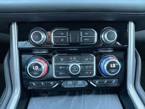 Used 2023 GMC Yukon Denali AWD/4WD image 14