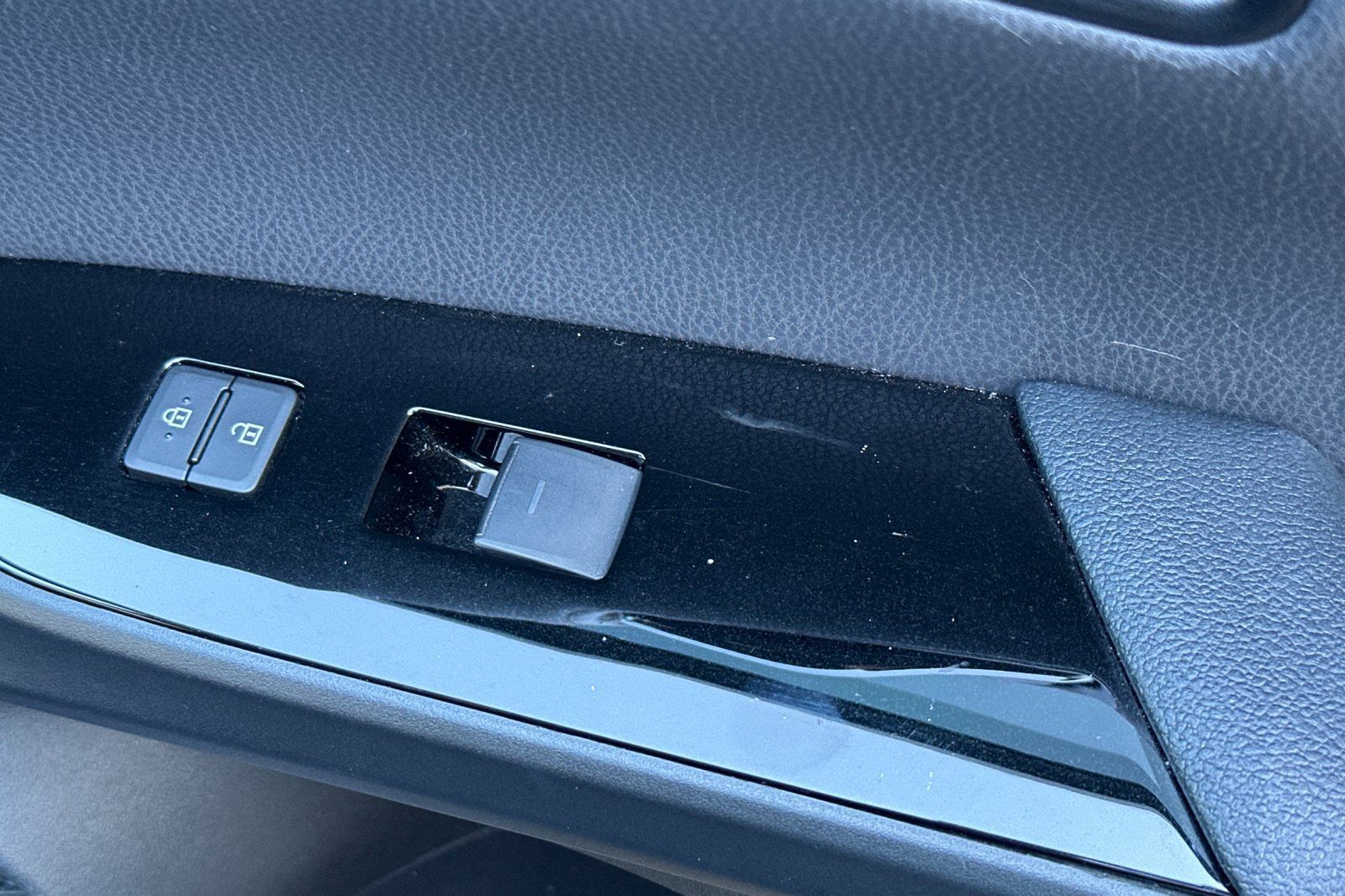 Used 2019 Toyota Prius XLE FWD image 22